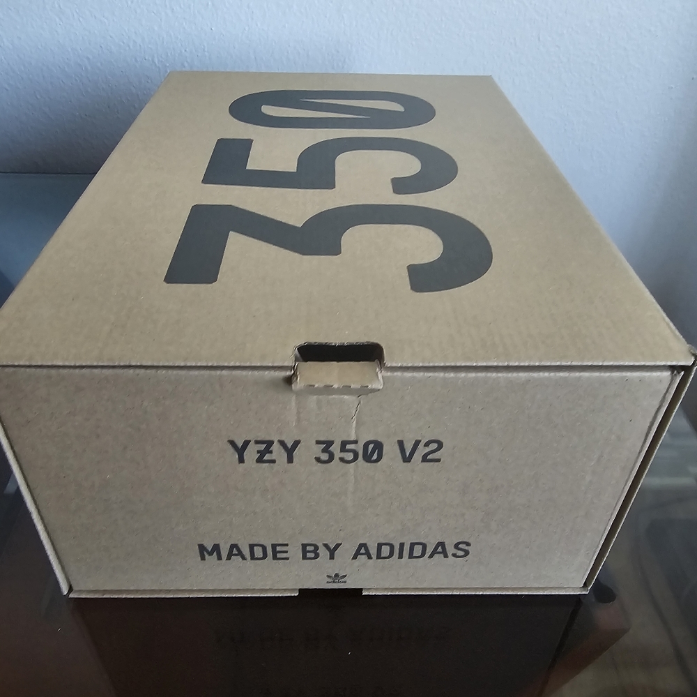 Yeezy Boost 350 V2   Size 11 New with Tags.